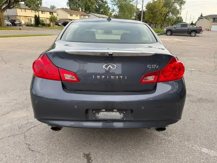 Infiniti G37 2010 photo 4