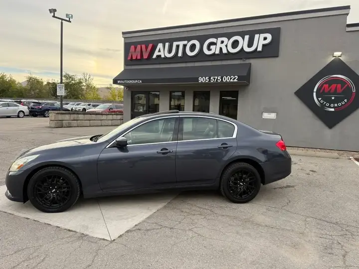 Infiniti G37 2010 photo 2