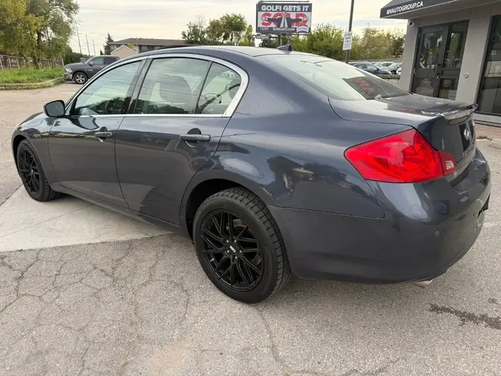 Infiniti G37 2010 photo 3