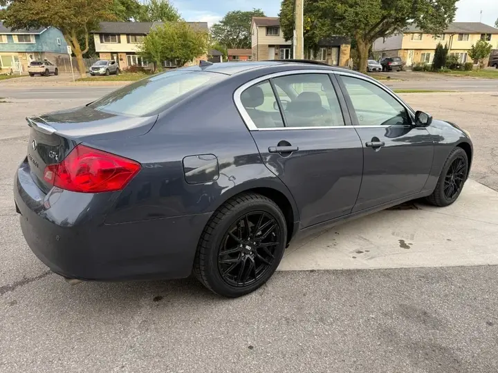 Infiniti G37 2010 photo 5