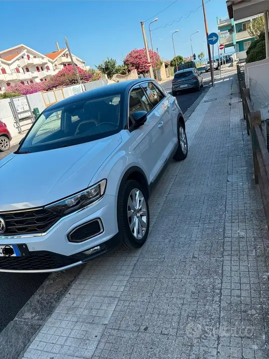 Volkswagen T-Roc 2019 photo 2