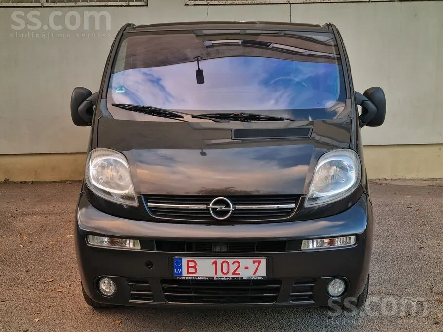 Opel Vivaro 2003 photo 2