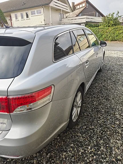 Toyota Avensis 2011 photo 4