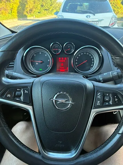 Opel Insignia 2010 photo 3