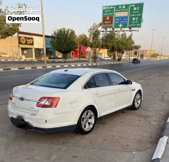 Ford Taurus 2011 photo 3