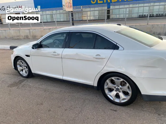 Ford Taurus 2011 photo 2