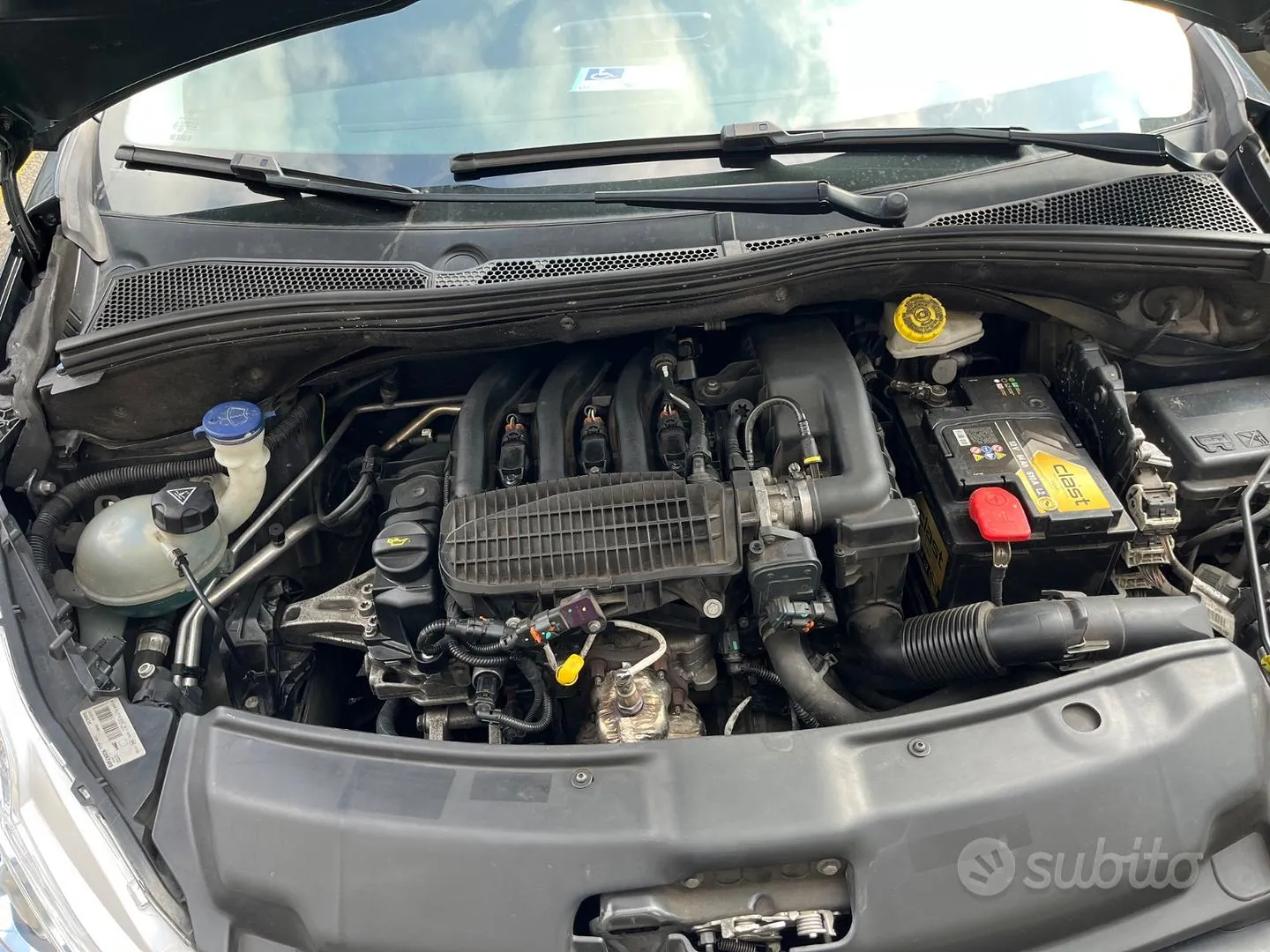 Peugeot 208 2016 photo 3