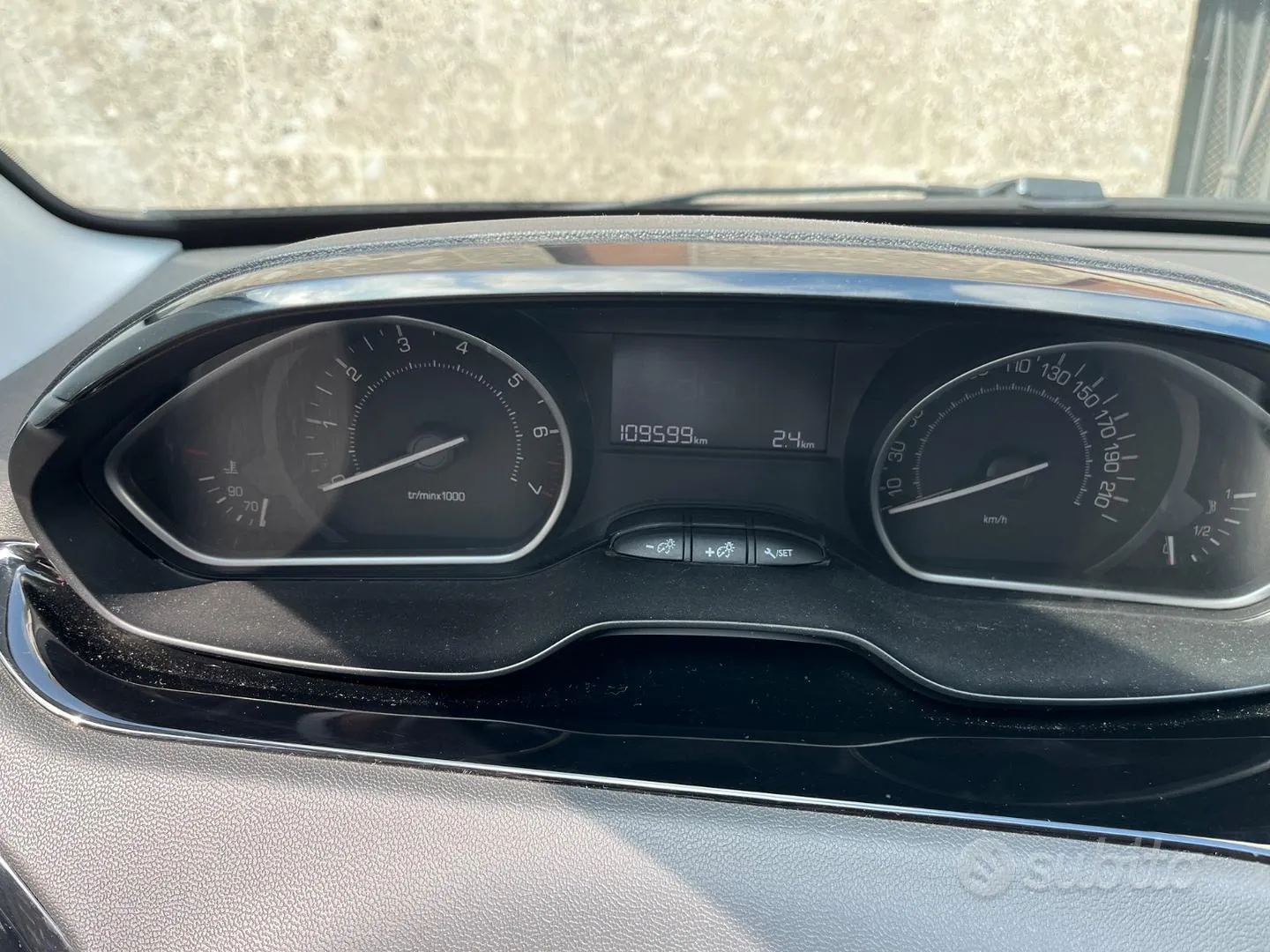 Peugeot 208 2016 photo 2
