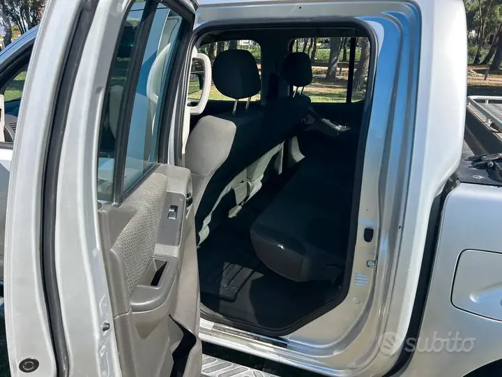 Nissan Navara 2011 photo 5
