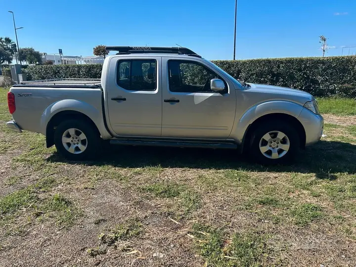 Nissan Navara 2011 photo 3