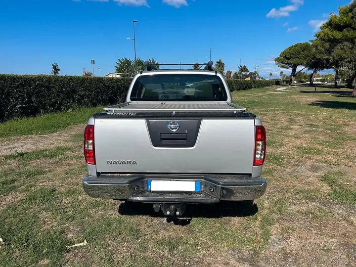 Nissan Navara 2011 photo 4