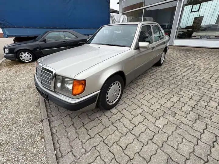 Mercedes-Benz 300 D