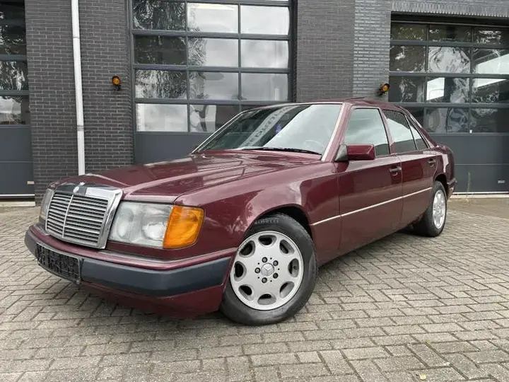 Mercedes-Benz 200-Serie 1990 photo 3