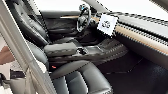 Tesla Model 3 2023 photo 3