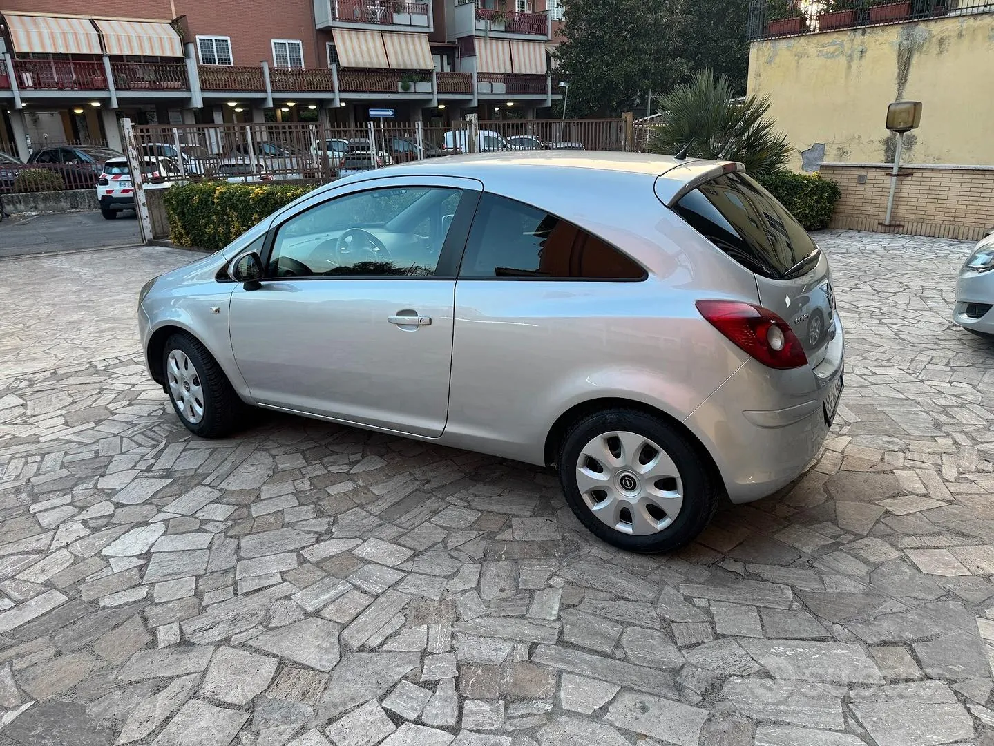 Opel Corsa 2011 photo 3