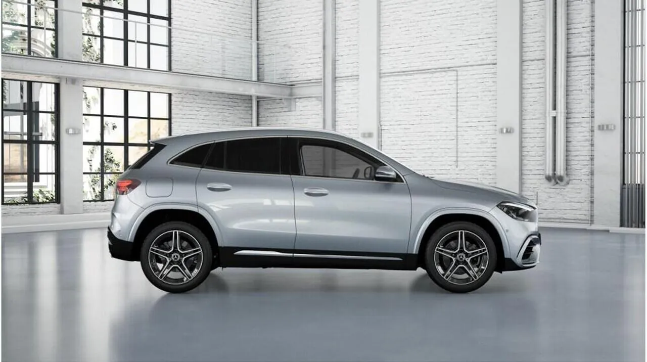 Mercedes-Benz Gla photo 2