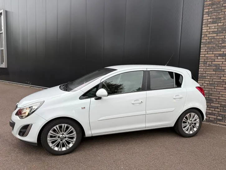 Opel Corsa 2013 photo 2