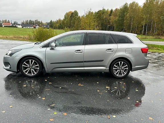 Toyota Avensis 2012 photo 3