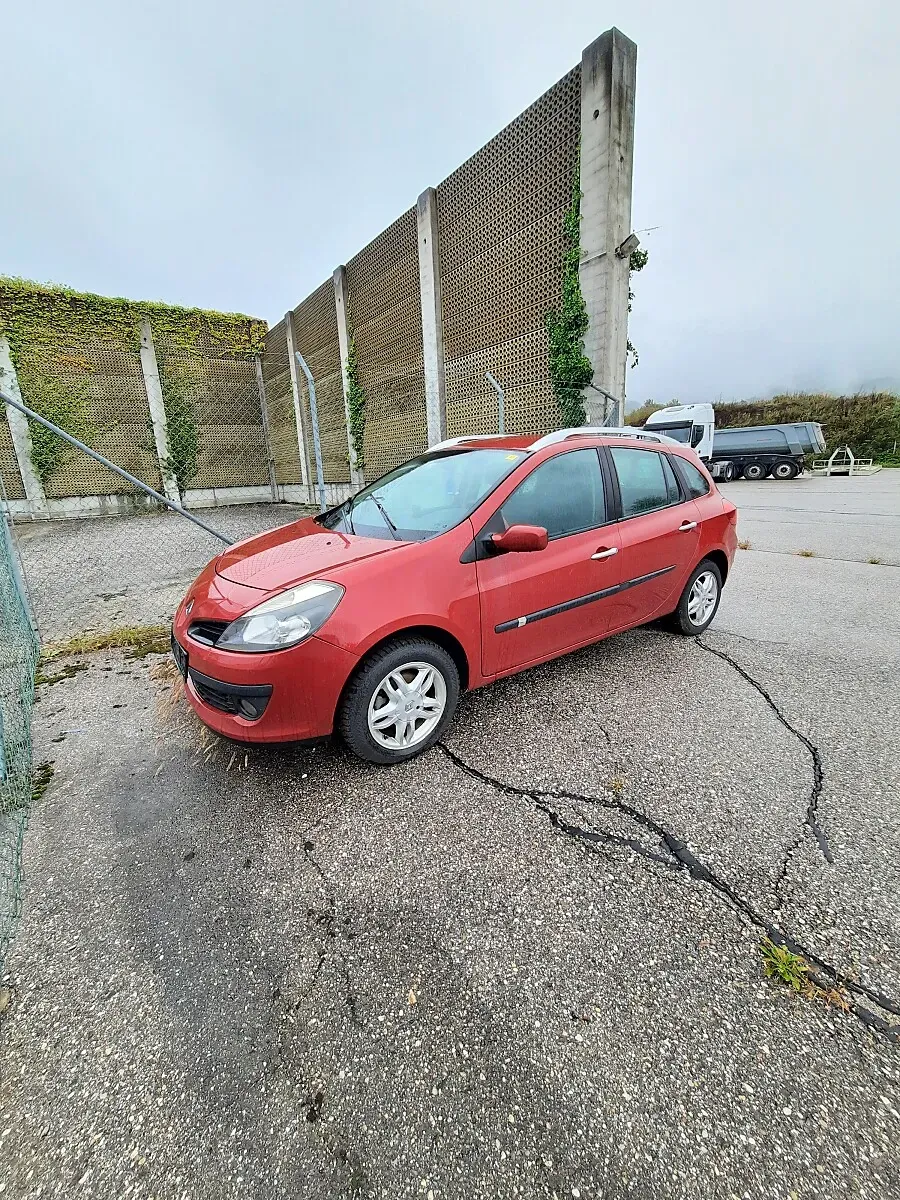 Renault Clio 2009 photo 2