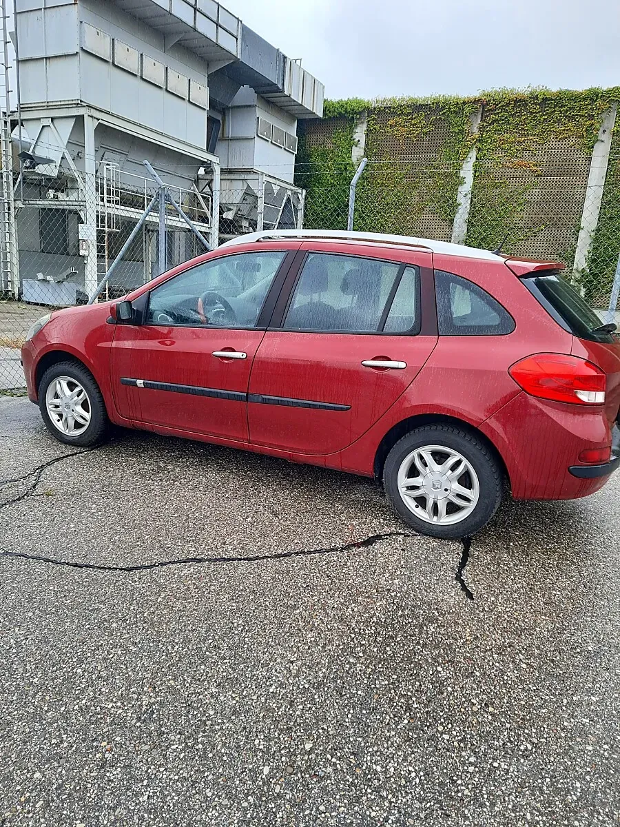 Renault Clio 2009 photo 3