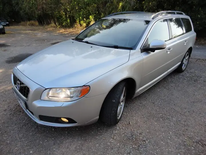 Volvo V70 2013 photo 2