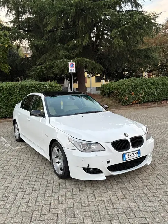 BMW 530D 2004 photo 2
