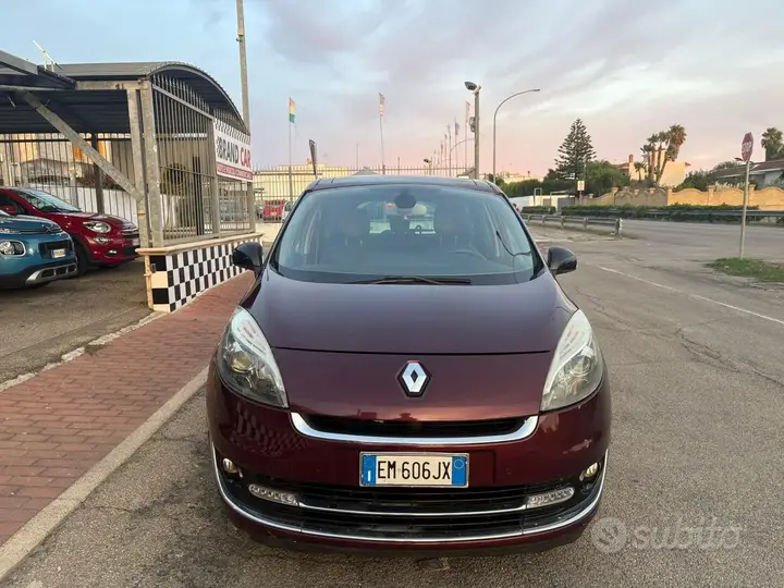 Renault Scenic 2012 photo 2