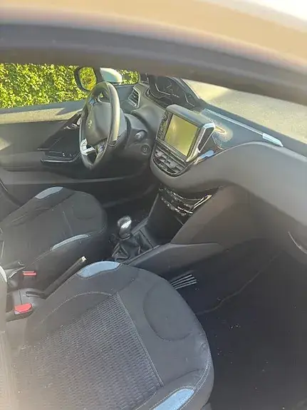 Peugeot 208 2014 photo 2