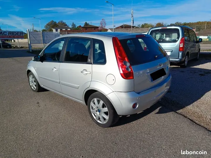 Ford Fiesta 2009 photo 3