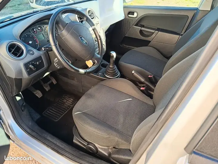Ford Fiesta 2009 photo 4