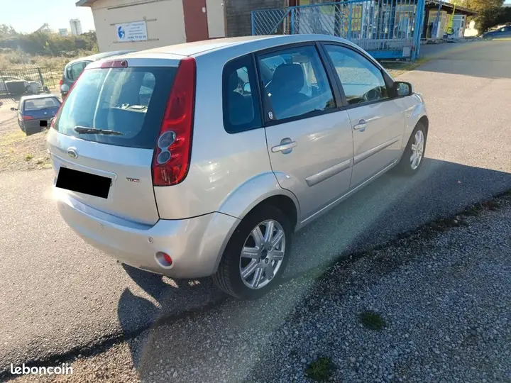 Ford Fiesta 2009 photo 2