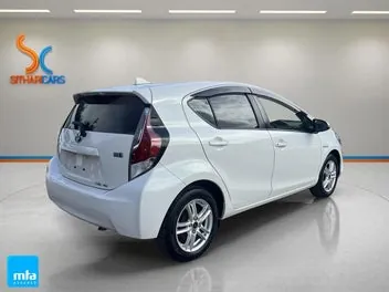Toyota Aqua 2015 photo 5