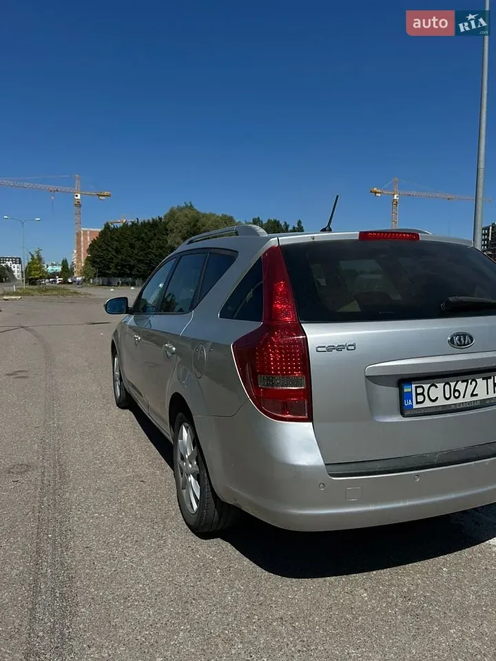 Kia Ceed 2011 photo 3