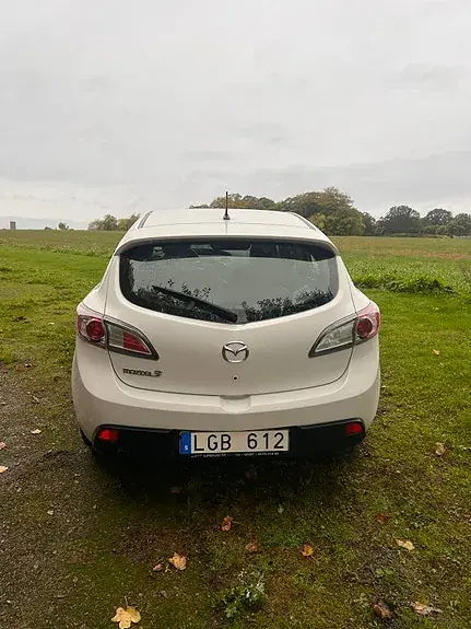 Mazda 3 2011 photo 2
