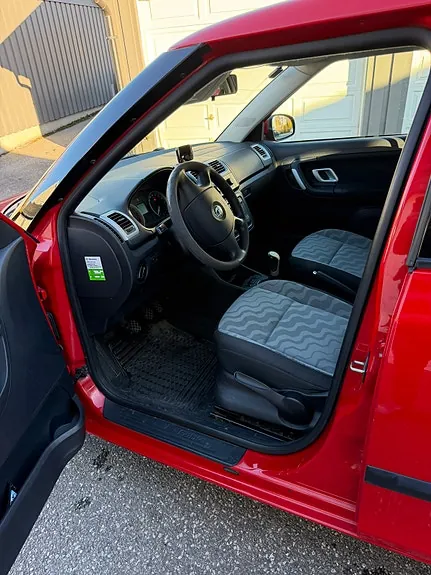 Skoda Fabia 2009 photo 5