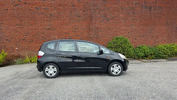 Honda Jazz 2010 photo 2