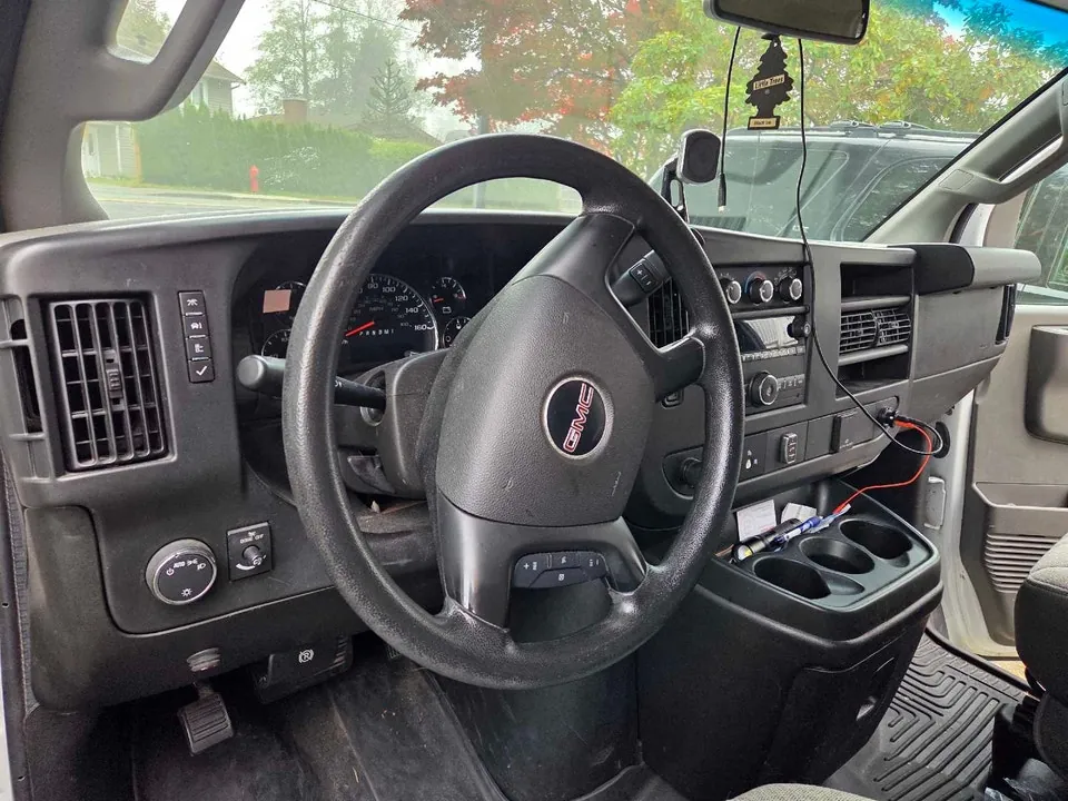 GMC Savana 2016 photo 3
