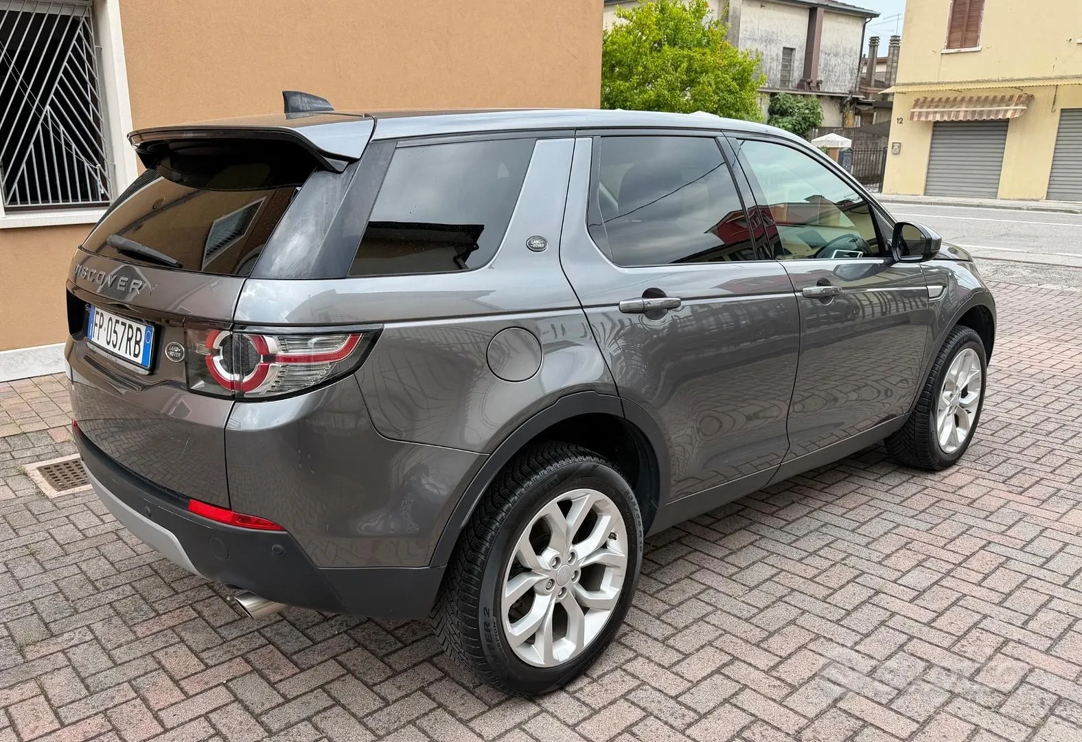 Land Rover Discovery Sport 2018 photo 2