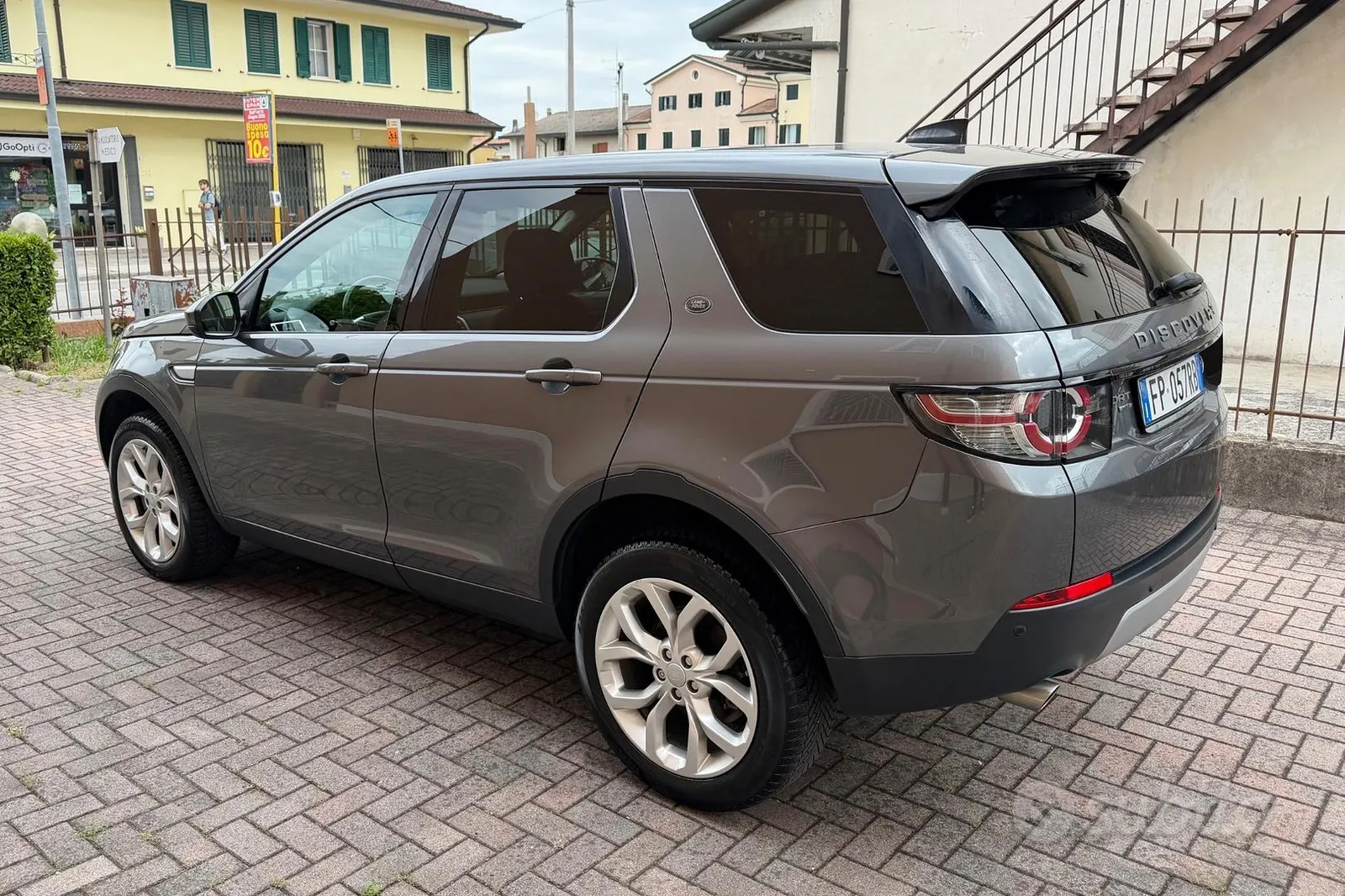 Land Rover Discovery Sport 2018 photo 3