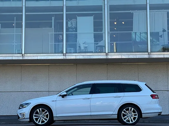 Volkswagen Passat 2018 photo 2