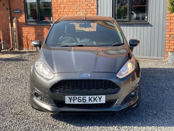 Ford Fiesta 2016 photo 2