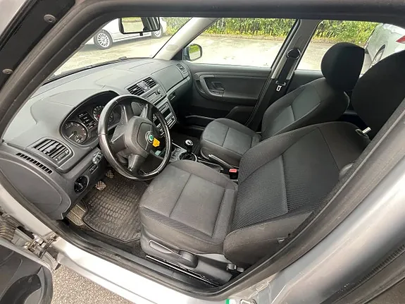 Skoda Fabia 2012 photo 4