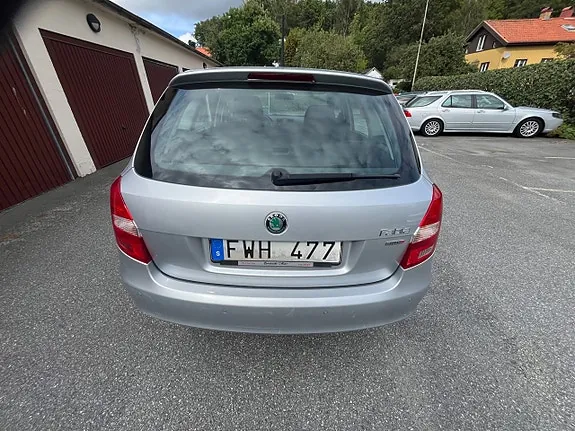 Skoda Fabia 2012 photo 3