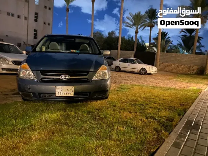 Kia Sedona 2010 photo 2