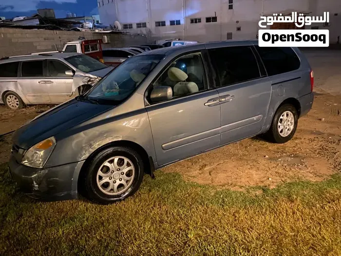 Kia Sedona 2010 photo 3