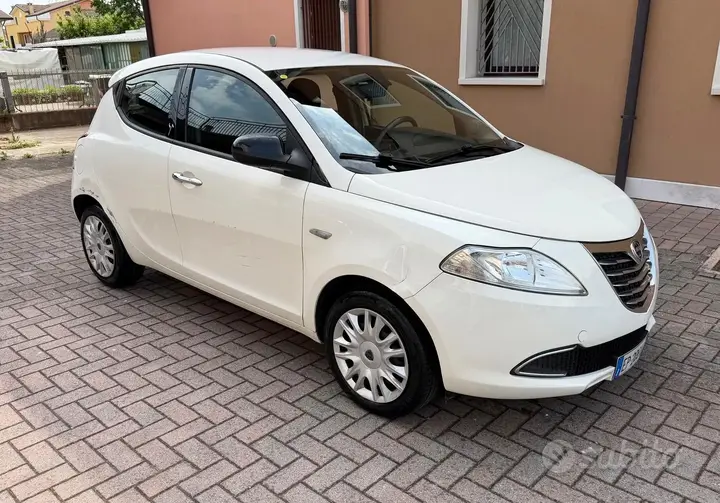 Lancia Ypsilon