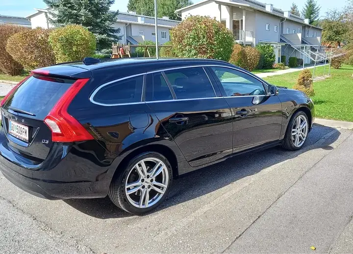 Volvo V60 2015 photo 2