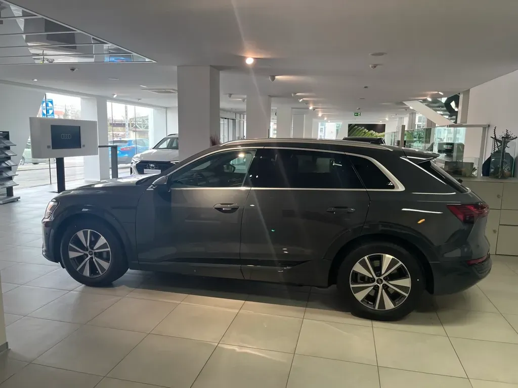 Audi Q8 2023 photo 3