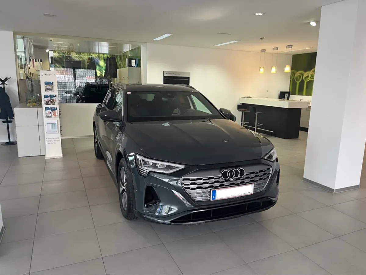 Audi Q8 2023 photo 2