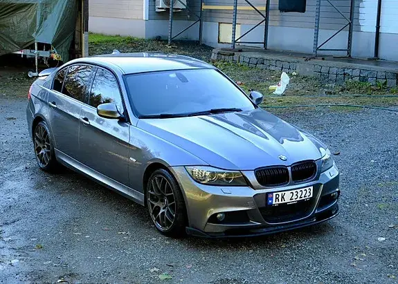 BMW 318D 2010 photo 3